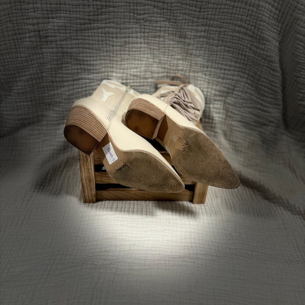 Oasis Society Cream and White Fringe Boots - Size 7 - Like New - Picture 2 of 2